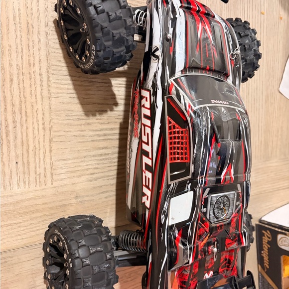 Traxxas Rustler Remote Control Car - Picture 4 of 6